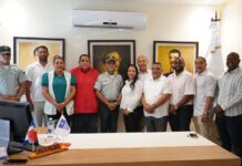 Director de la DIGESETT escucha inquietudes de la comunidad de Azua durante encuentro
