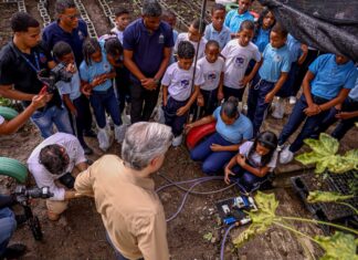 Estudiantes del Centro Educativo San José Obrero presentan a Luis Miguel De Camps proyectos educativos innovadores