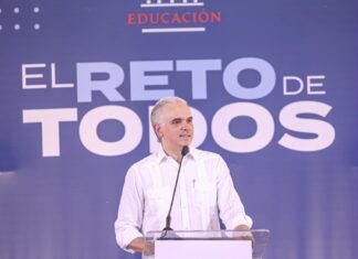 Estudiante destaca oportunidades de aprendizaje que ofrece nueva escuela entregada por el Gobierno en Ciudad Juan Bosch