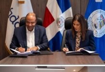Fundación Refidomsa y UNIBE firman acuerdo para otorgar becas completas de ingeniería a dos jóvenes dominicanas