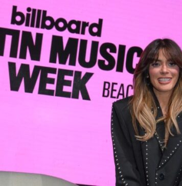 La cantante Kany García revela que tiene una condición en la columna que la encorva