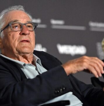 De Niro arremete contra Trump y le llama «cobarde» en un acto público